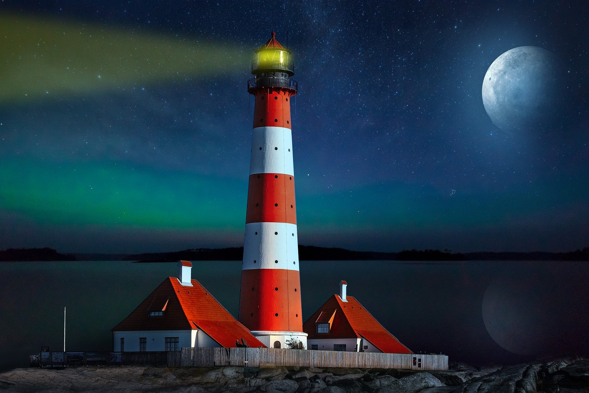 Effective Crisis Leadership : Communication and Focus 1 Effective Crisis Leadership : Communication and Focus lighthouse